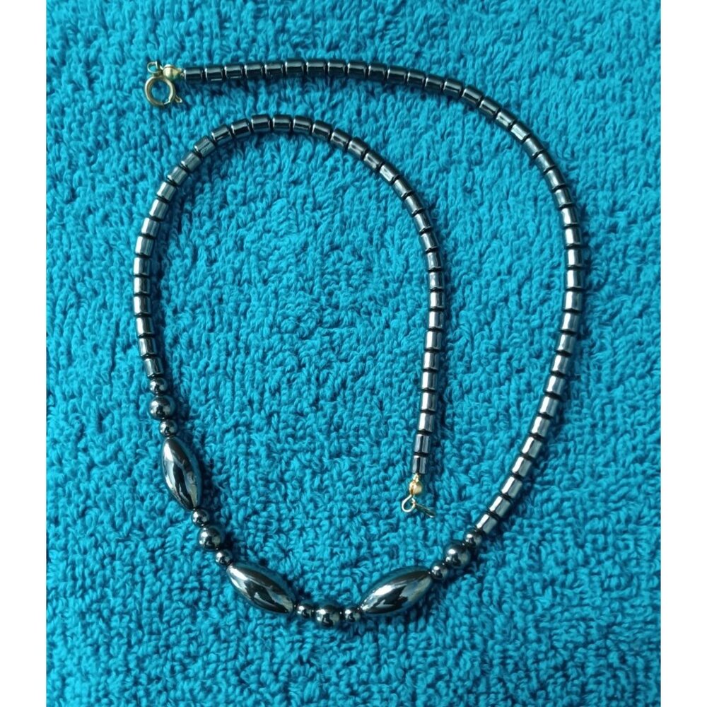 Hematite Beaded Necklace With Barrel & Round Accents